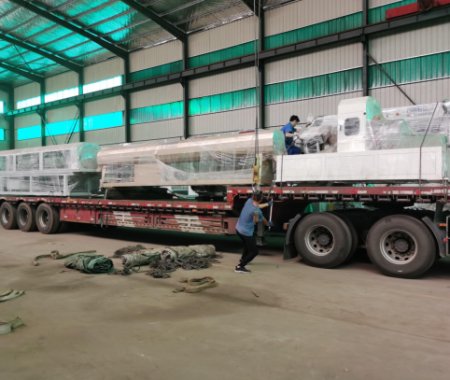 發(fā)貨四川連發(fā)兩條PE管高速生產(chǎn)線