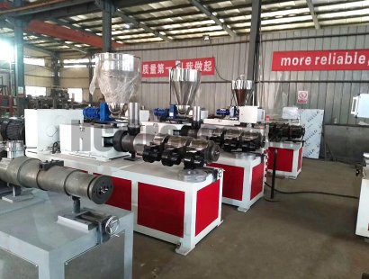 PVC裝飾板設(shè)備